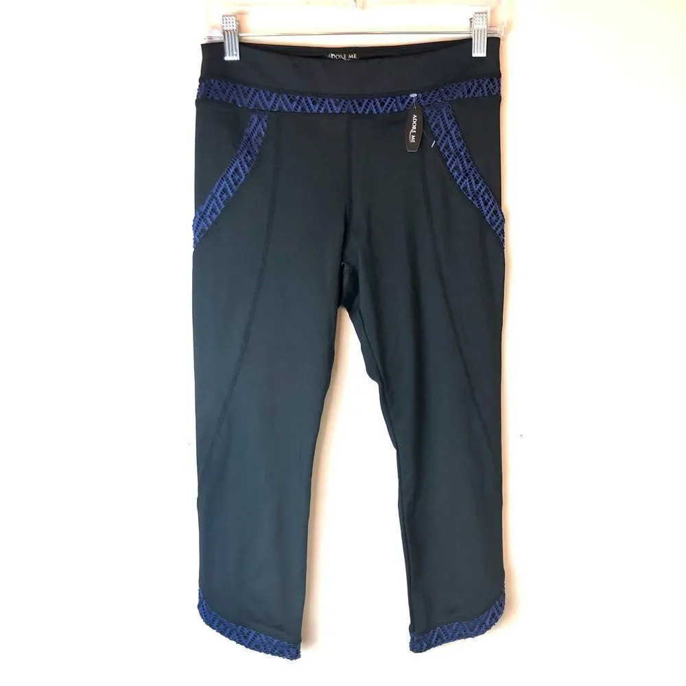 Adore Me | Crochet Trim Capri Leggings Medium